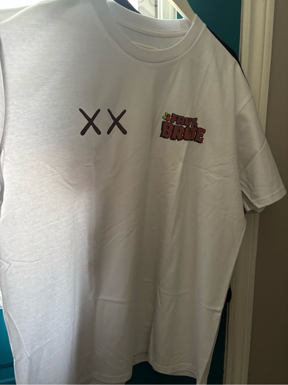 Uniqlo x KAWS Frute Brute